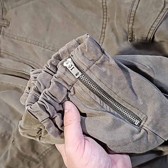 Guess tan 26x28 pants - Picture 7 of 7